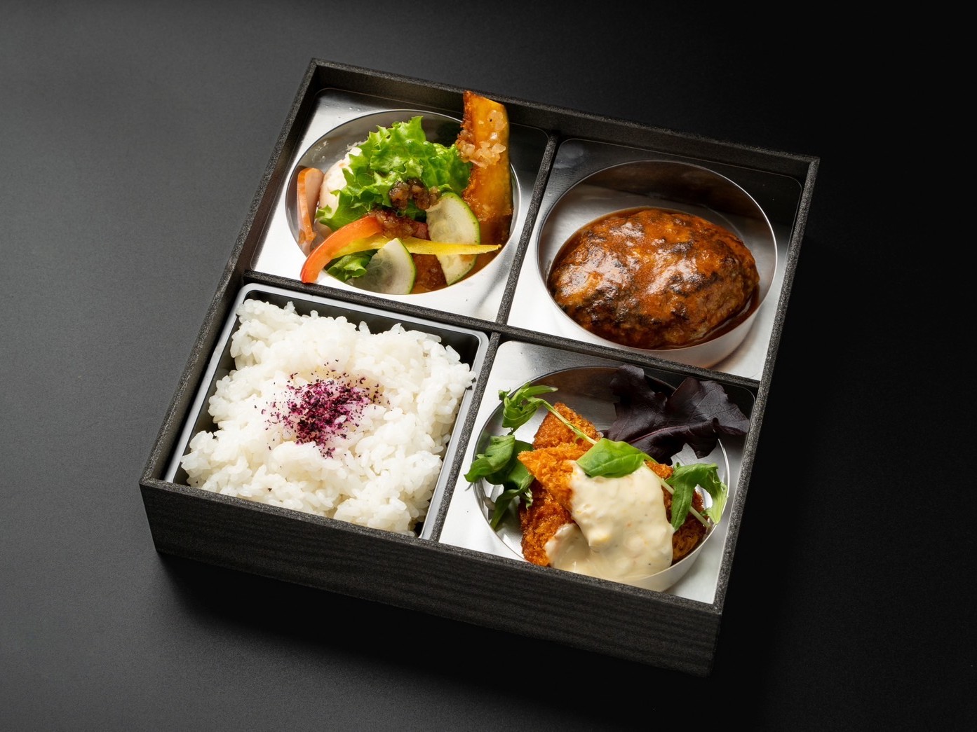 KIRI 桐 ～自家製ハンバーグとサーモンフライ弁当～