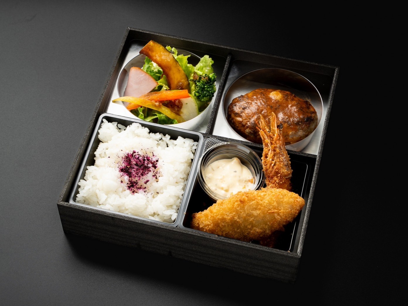 AOI 葵 ～自家製ハンバーグとエビと白身フライ弁当～