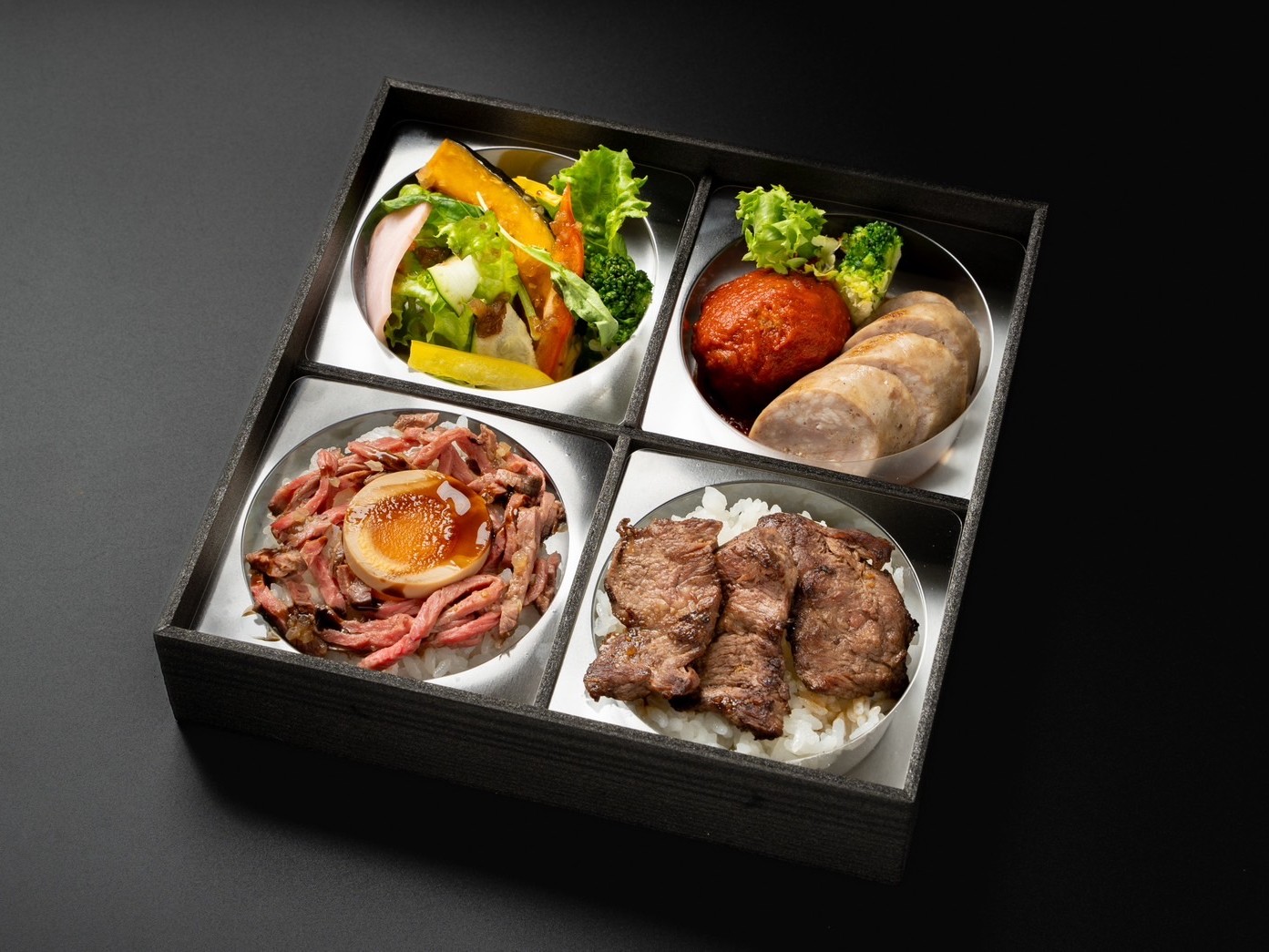 SHION 紫苑 ～赤身焼肉重と特選ローストビーフ重とソーセージとポルペッティ弁当～