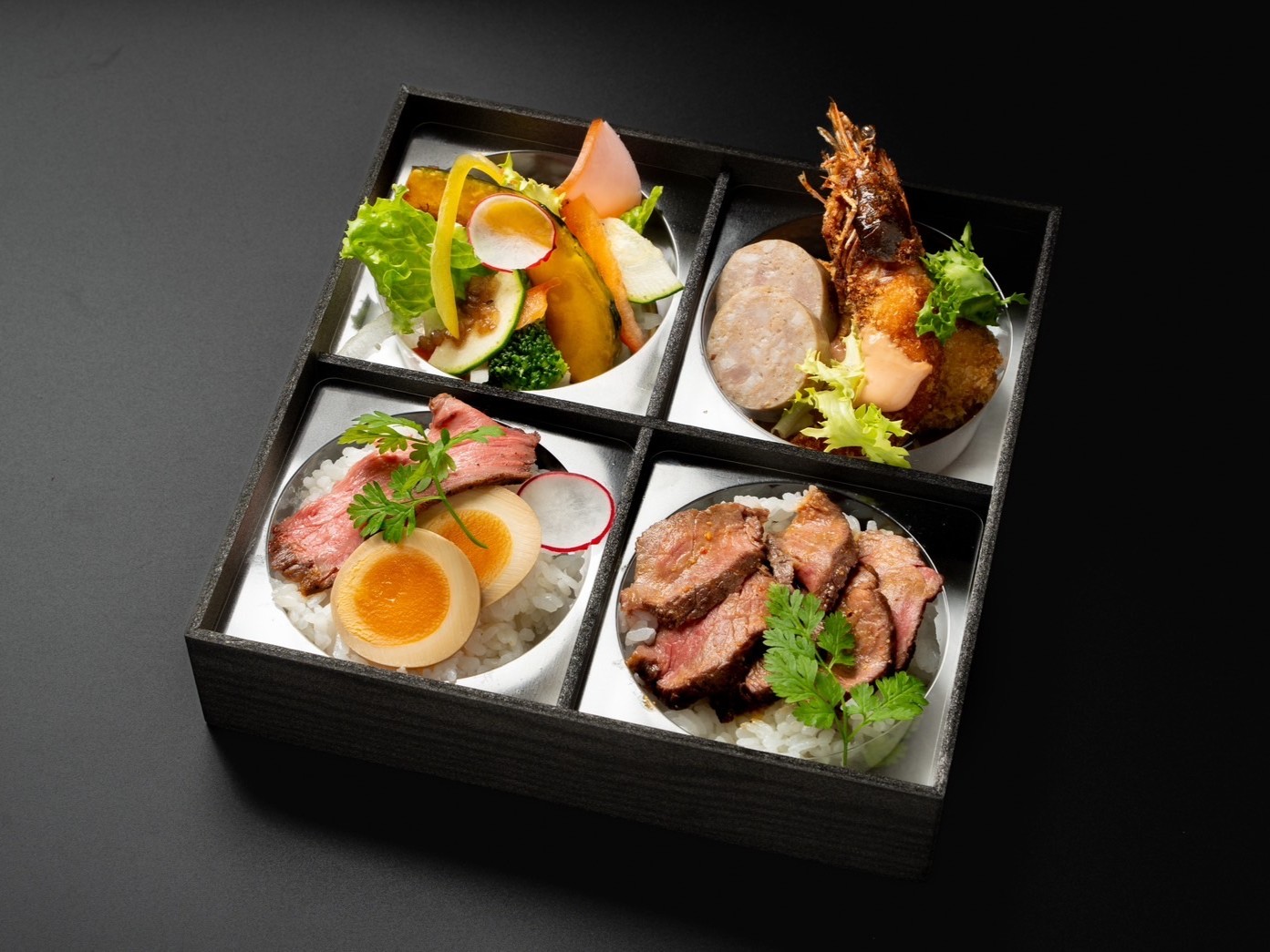 HOZUKI 鬼灯 ～ランプ肉のタリアータとソーセージとエビフライとクリームコロッケ弁当～