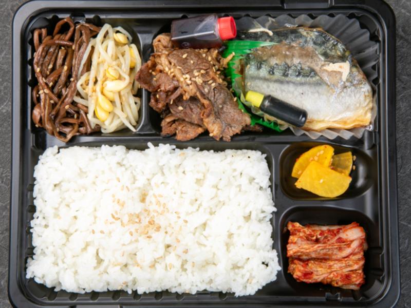 炭火焼 カルビ・鯖の塩焼き