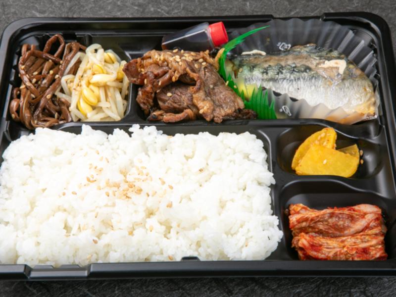 炭火焼 カルビ・鯖の塩焼き