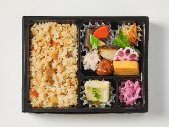【懐石弁当】銀ひらすの塩麹焼き和膳（紙パック茶250ml付）