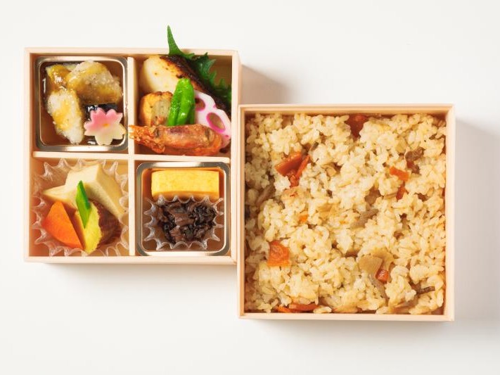 【懐石弁当】メダイ西京焼きとさわらのおろし餡掛け御膳（紙パック茶250ml付）