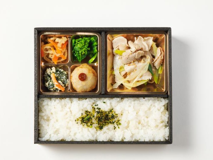 【懐石弁当】豚ネギ塩炒めと４種の惣菜弁当（白米）（紙パック茶250ml付）
