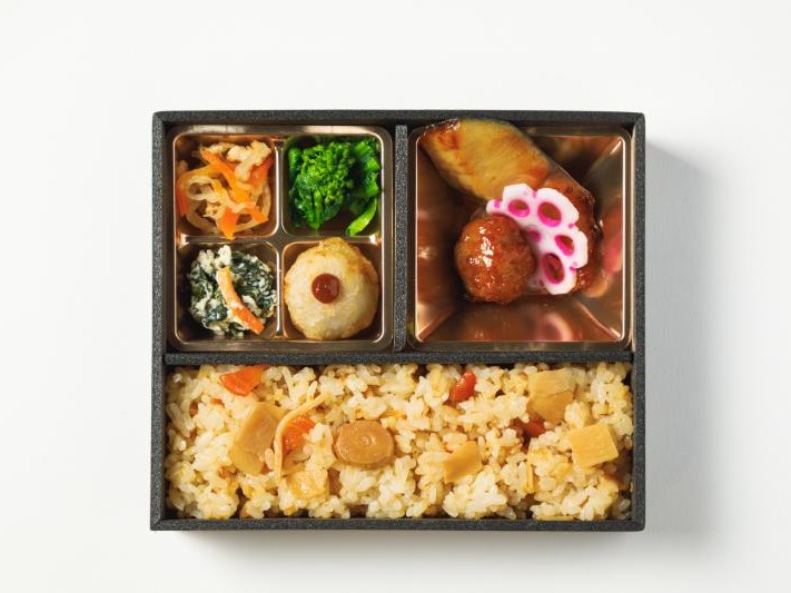 【懐石弁当】さわら柚庵焼きと４種の惣菜弁当（炊き込みご飯）（紙パック茶250ml付）