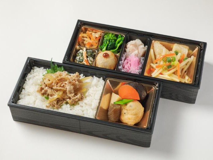 【懐石弁当】カレイと野菜の揚げ出しと和惣菜の特選牛飯2段膳（紙パック茶250ml付）