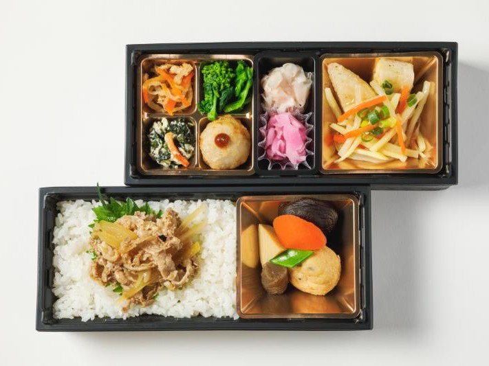 【懐石弁当】カレイと野菜の揚げ出しと和惣菜の特選牛飯2段膳（紙パック茶250ml付）