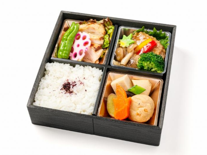 ハラール鶏の照り焼きと和風ハンバーグ弁当（紙パック茶250ml付）