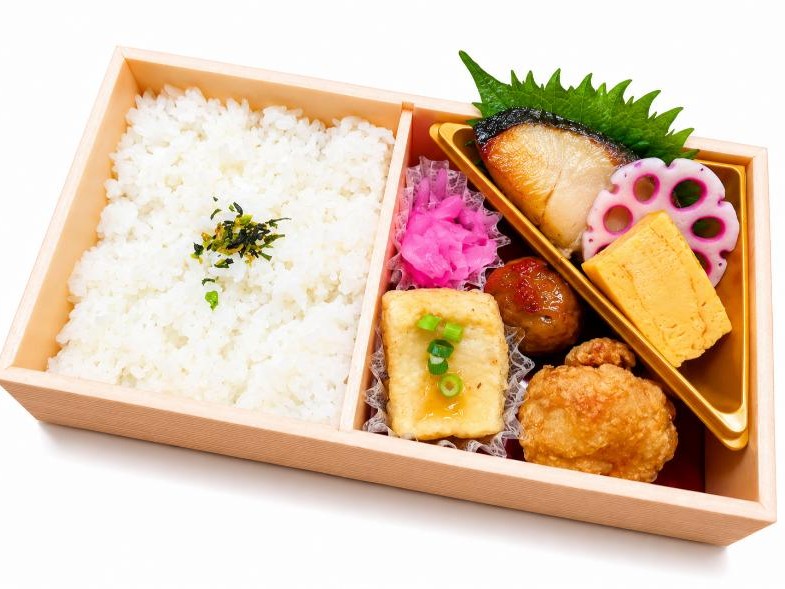 さわらの柚庵焼きと和惣菜弁当（紙パック茶250ml付）