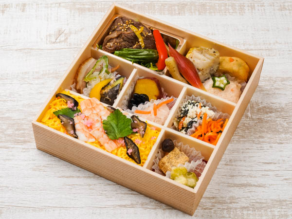 小箱【ちらし寿司と牛炭火焼肉の京おばんざい八寸】