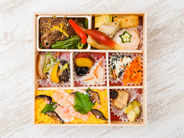 小箱【ちらし寿司と牛炭火焼肉の京おばんざい八寸】