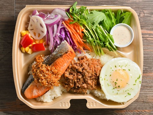 8種野菜のザクザクゴマ醤油サーモン弁当
