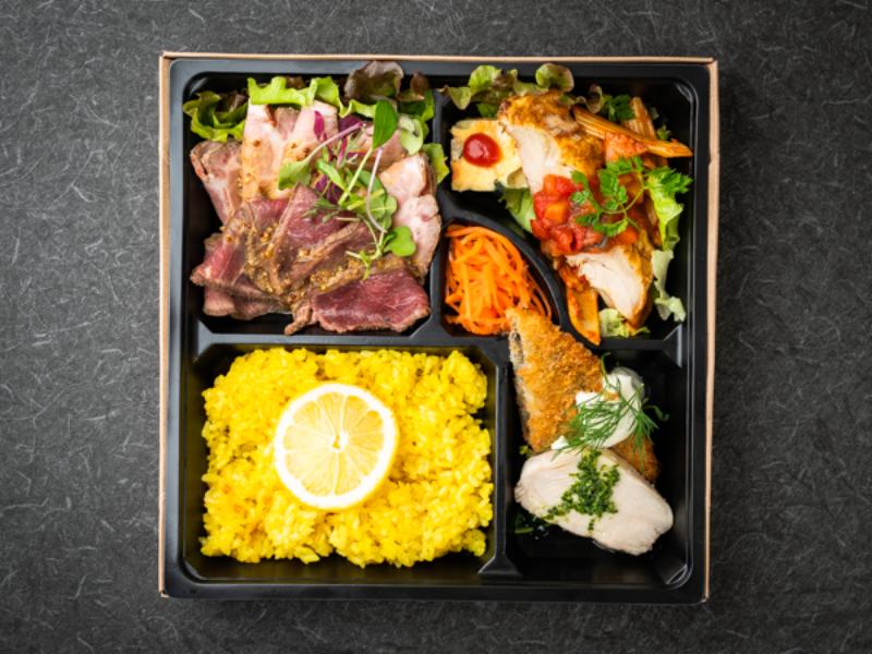 国産牛醤油麹漬け焼ローストビーフ＆ハーブローストポーク弁当