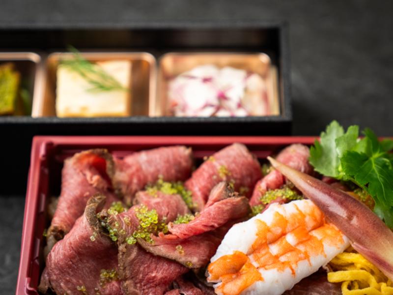 醤油麹漬け焼き和牛ローストビーフ バルサミコちらし寿司弁当〜3種のミニ小鉢付き〜