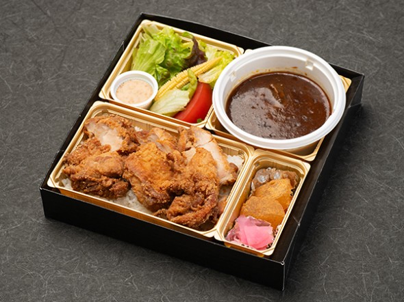48時間煮込んだ黒カレーと人気の唐揚げ弁当