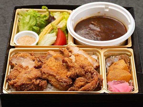 48時間煮込んだ黒カレーと人気の唐揚げ弁当