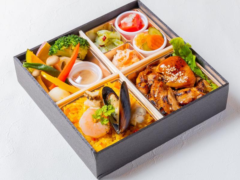 季節の副菜パエリアとグリルチキン洋膳