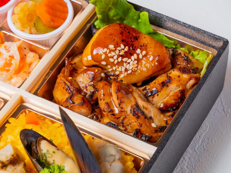 季節の副菜パエリアとグリルチキン洋膳