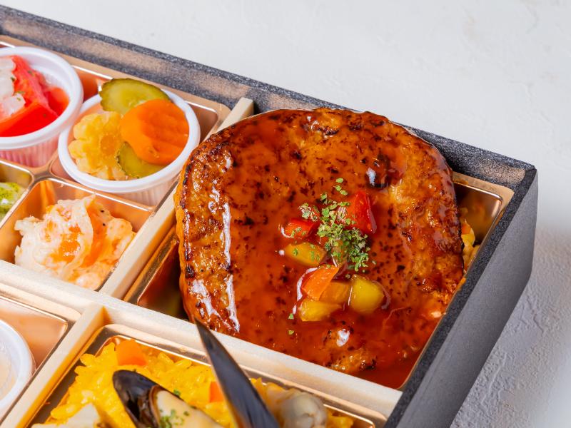 季節の副菜パエリアとハンバーグ洋膳