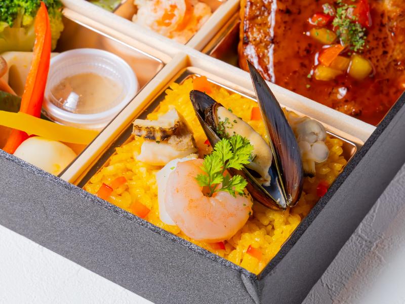 季節の副菜パエリアとハンバーグ洋膳