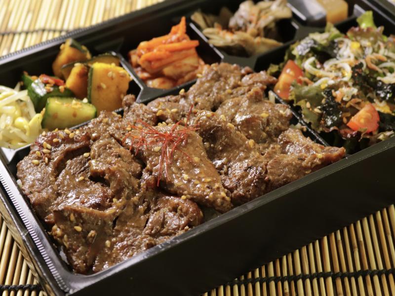 牛ハラミ焼肉とからすみしらすサラダ弁当