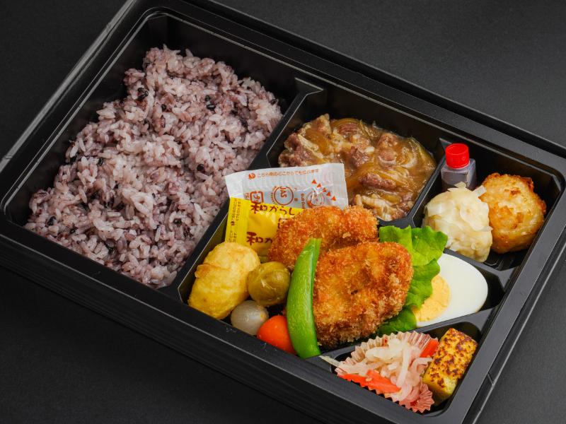 牛すき煮と名物 しゅうまい二種 一口ヒレカツの彩野菜弁当