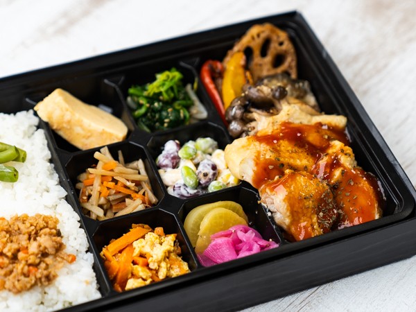 幕ノ内（彩）鶏トマトバジル