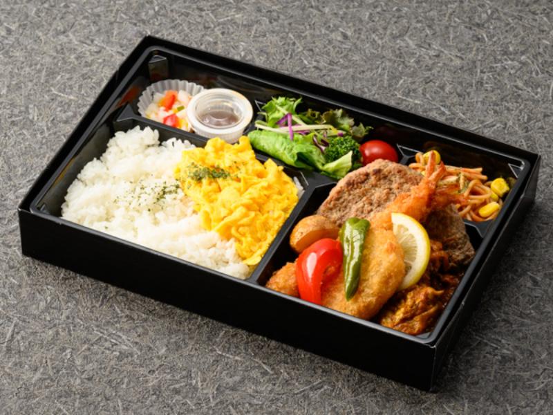 牛ハンバーグ＆カニクリームの豪華無水オムカレー御膳