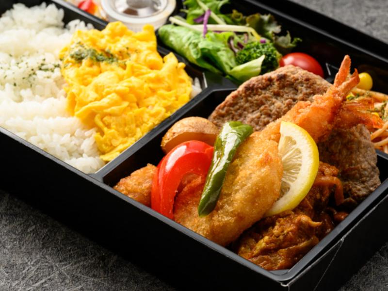 牛ハンバーグ＆カニクリームの豪華無水オムカレー御膳