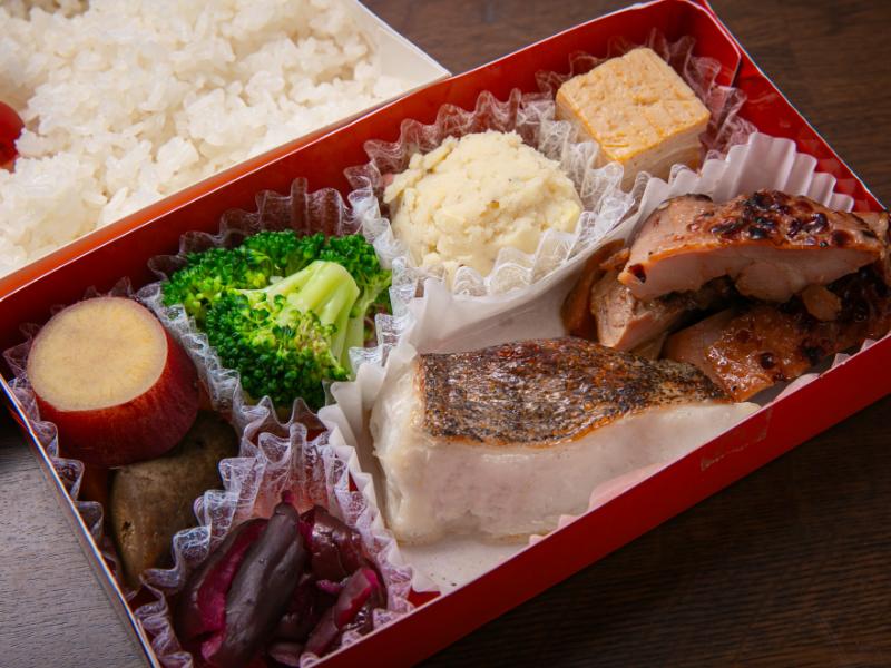 銀カレイ・鶏醤油こうじ焼き弁当