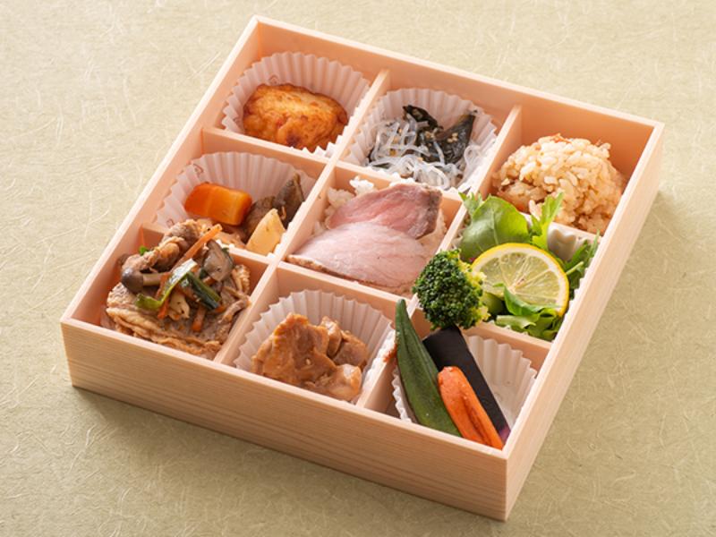 【9升弁当】ローストビーフと焼肉重