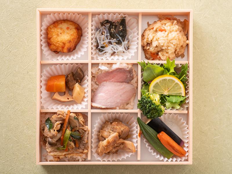 【9升弁当】ローストビーフと焼肉重