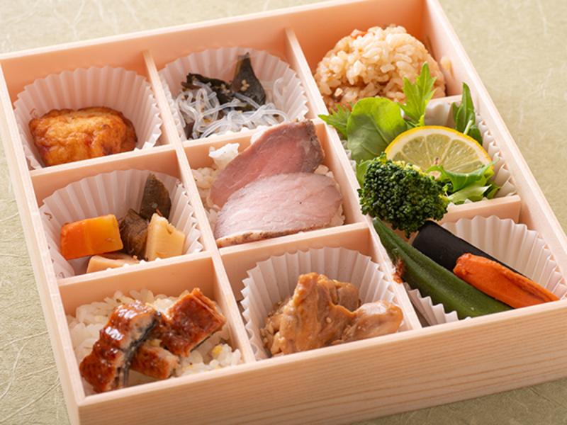 【9升弁当】鰻飯とローストビーフ