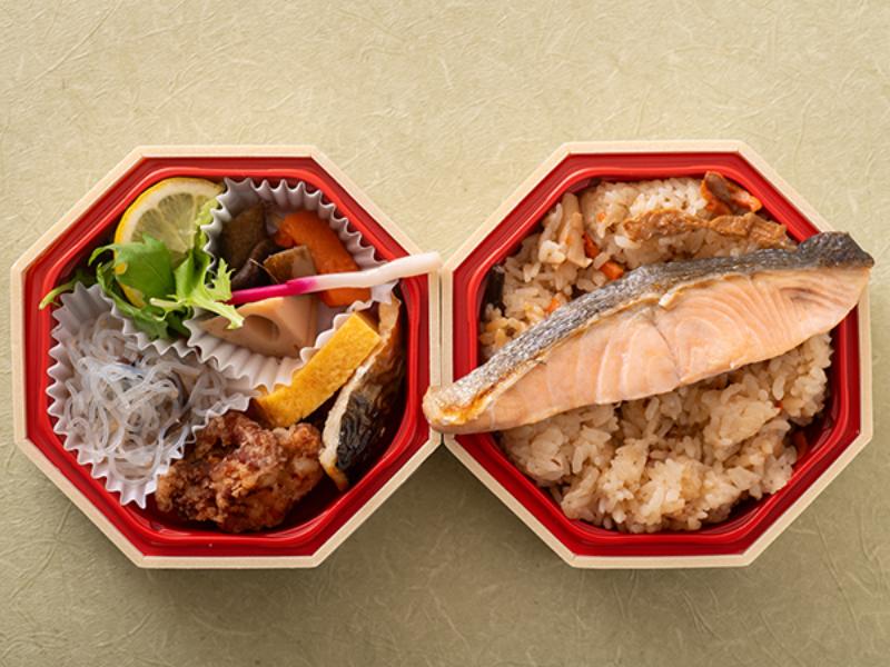 【鮮やか二段】大きな鮭のせ かしわめし