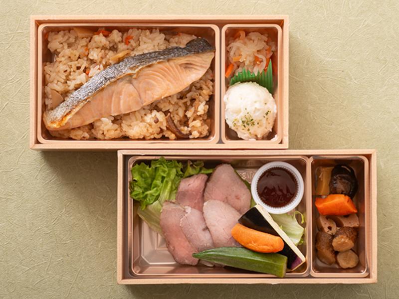 鮭がのったかしわめし＆ローストビーフの豪華二段御膳