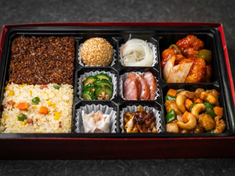 厳選ダブルメイン中華御膳（酢豚・鶏肉とカシューナッツ炒め）