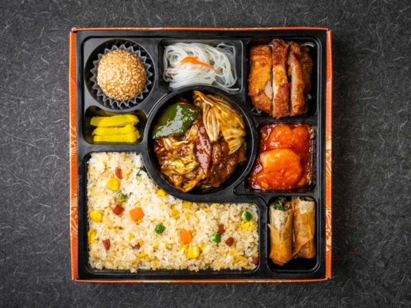 彩り中華特選御膳（エビ卵チリソース・油淋鶏・回鍋肉）