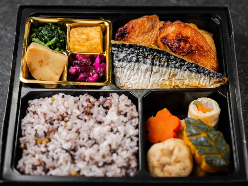 12品目 炙り焼き鯖と鶏の照り焼き