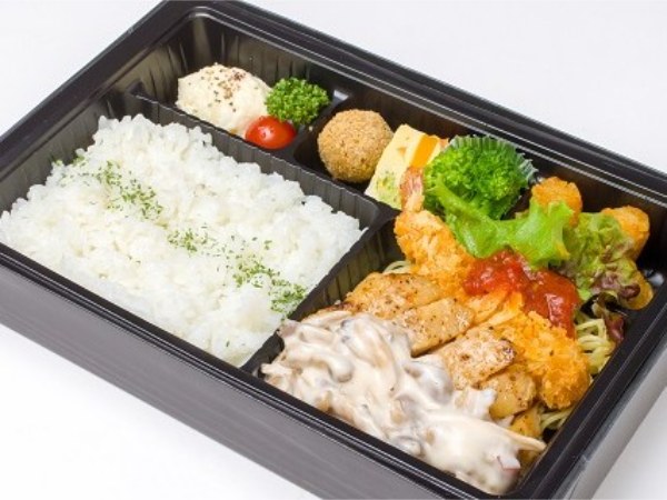 若鶏のグリル きのこクリームソースと大きな海老フライ弁当
