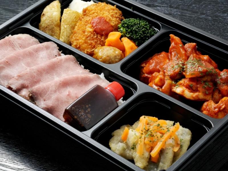 若鶏のトマトソース煮とローストビーフ丼