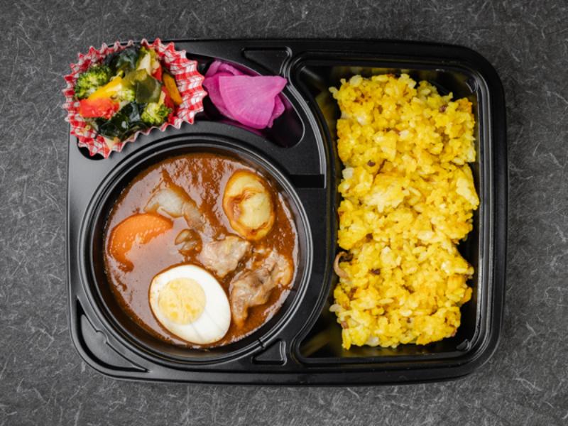 牛肉入りきのこピラフとチキン浜カレー