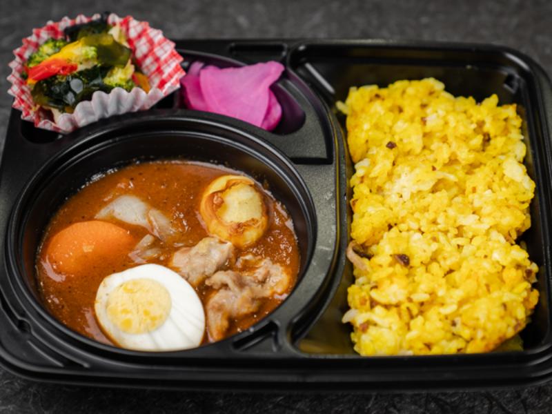 牛肉入りきのこピラフとチキン浜カレー