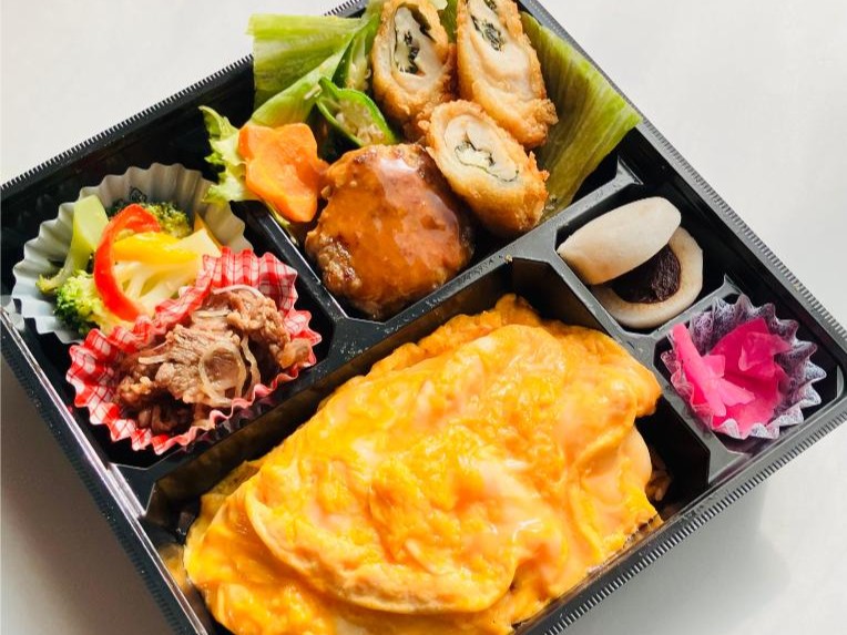 和牛ハンバーグ＆すき煮の彩り弁当