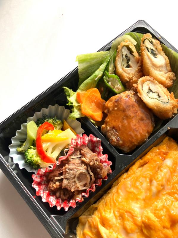 和牛ハンバーグ＆すき煮の彩り弁当