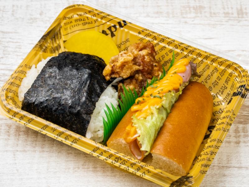よくばりセットA パン1つ、おにぎり1つ、選べるおかず1種