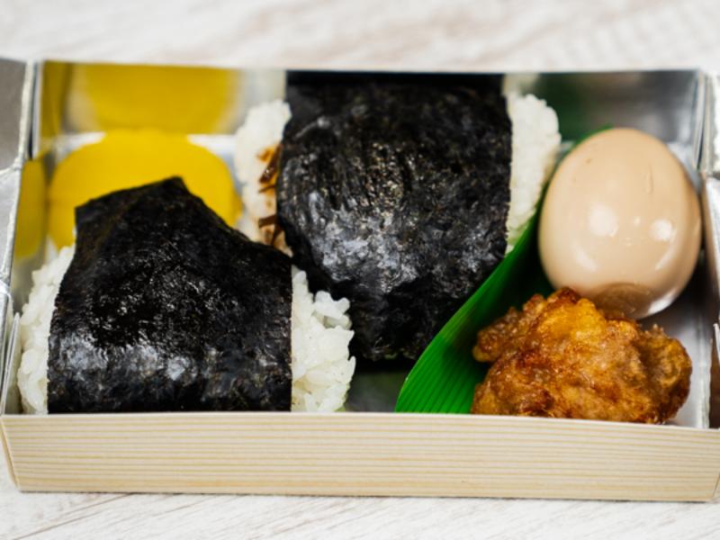 おにぎりセットE おにぎり2個、おかず2種