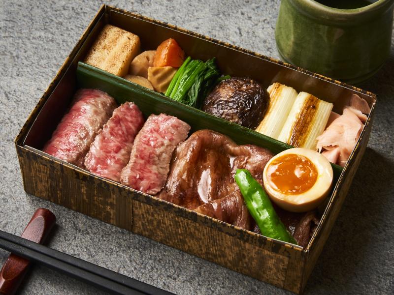 最高級A5サーロインすき焼きとステーキの食べ比べ