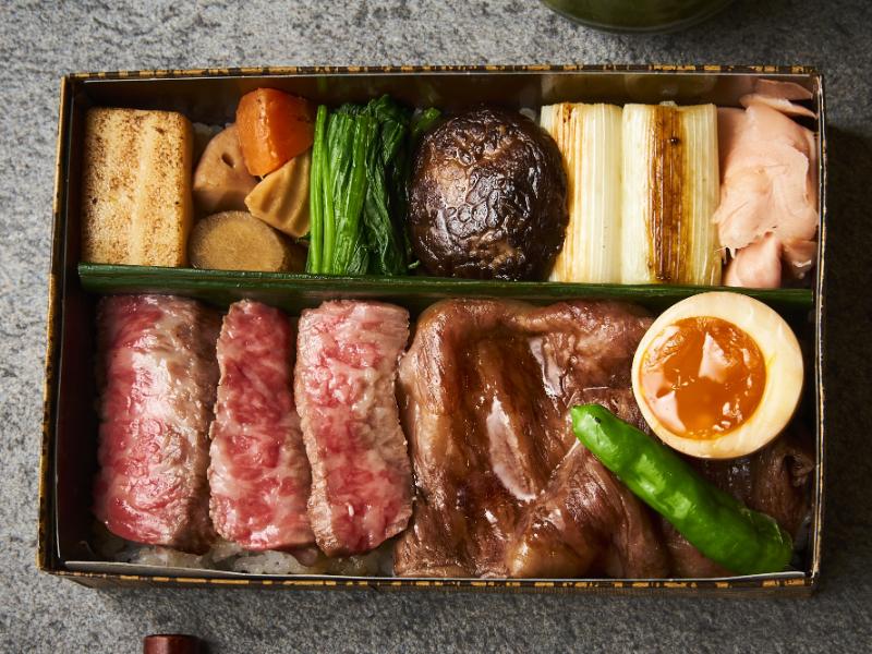 最高級A5サーロインすき焼きとステーキの食べ比べ