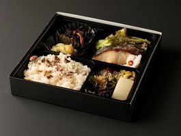 すっぽん炊き込みご飯と本日の特製仕込みの魚の西京焼き弁当